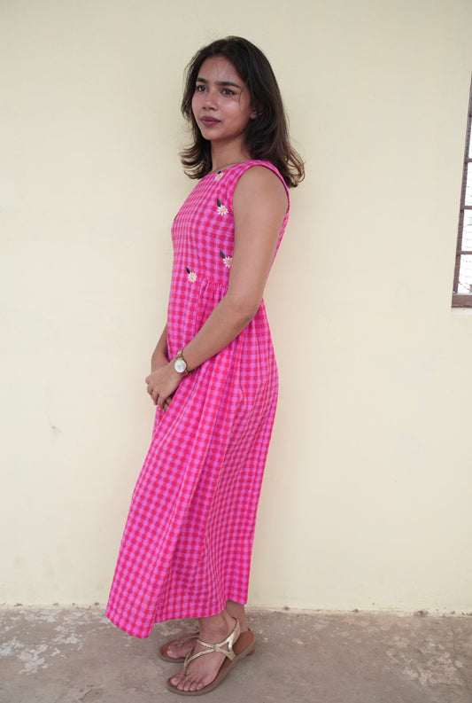 Pink gingham daisy